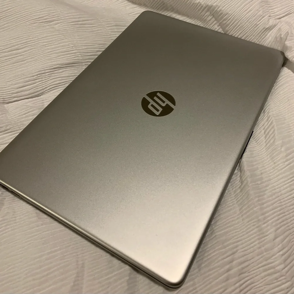 HP 15.6'' Touchscreen - Intel Core i3 - 8GB RAM - 256GB SSD - Natural Silver